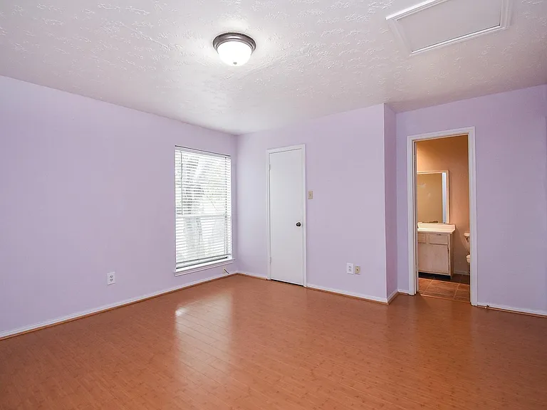 7822 Greenedge Dr — Photo 10