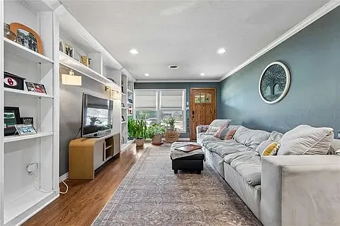 1105 Bedford Dr
