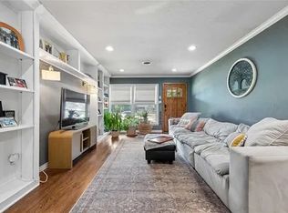 1105 Bedford Dr, Nichols Hills, OK 73116