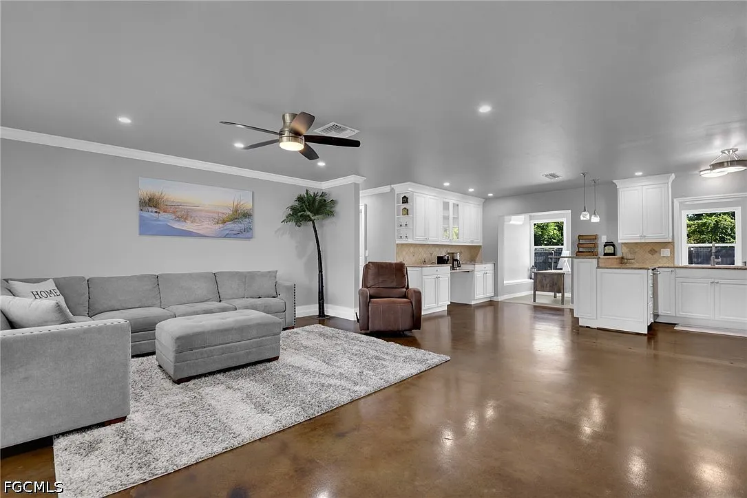 3 bed, 2.0 bath, 1535 sqft, $3,300 — Photo 3