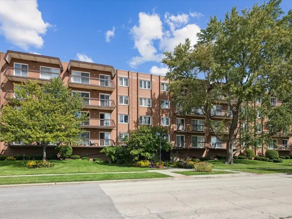 8100 W Foster Ln APT 410, Niles, IL 60714
