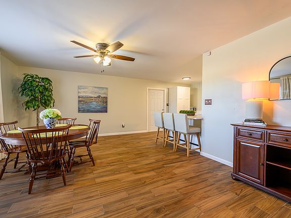 3rd image of 4621 Lois Ln