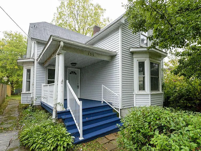 135 Burr Oak St — Photo 1