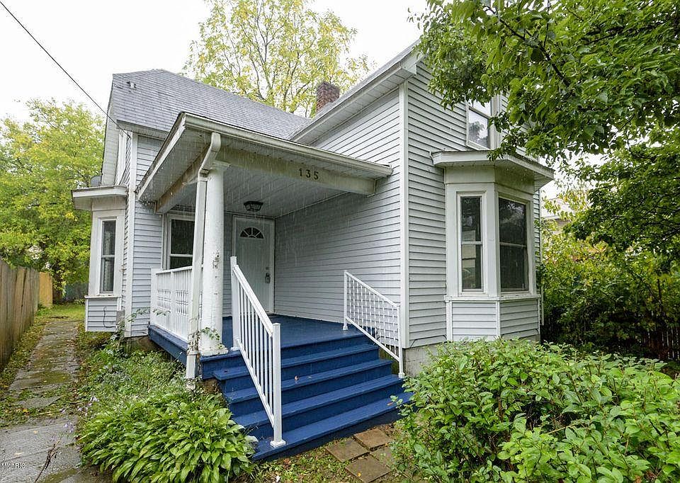 1st image of 135 Burr Oak St