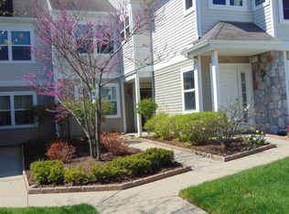 743 Creekstone Ln, Chelsea, MI 48118