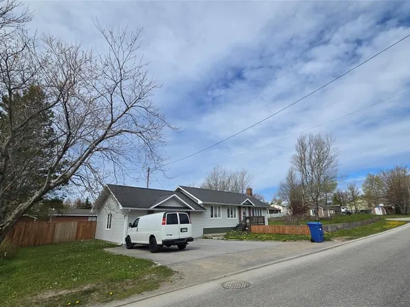 5-7 Maple Street, Stephenville, NL A2N2H8