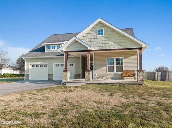 1013 Stadium Dr, Webb City, MO 64870