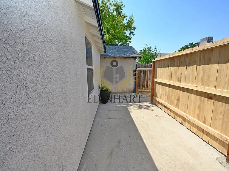 1584 N Carruth Ave #B — Photo 17
