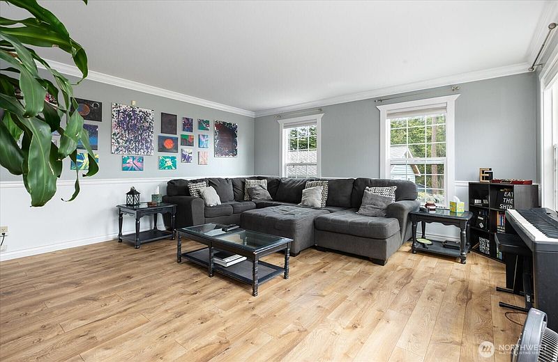 5th image of 1270 SW 4th Avenue