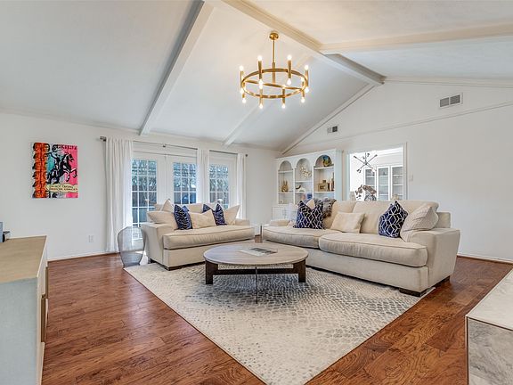 4th image of 4230 Royal Ridge Dr