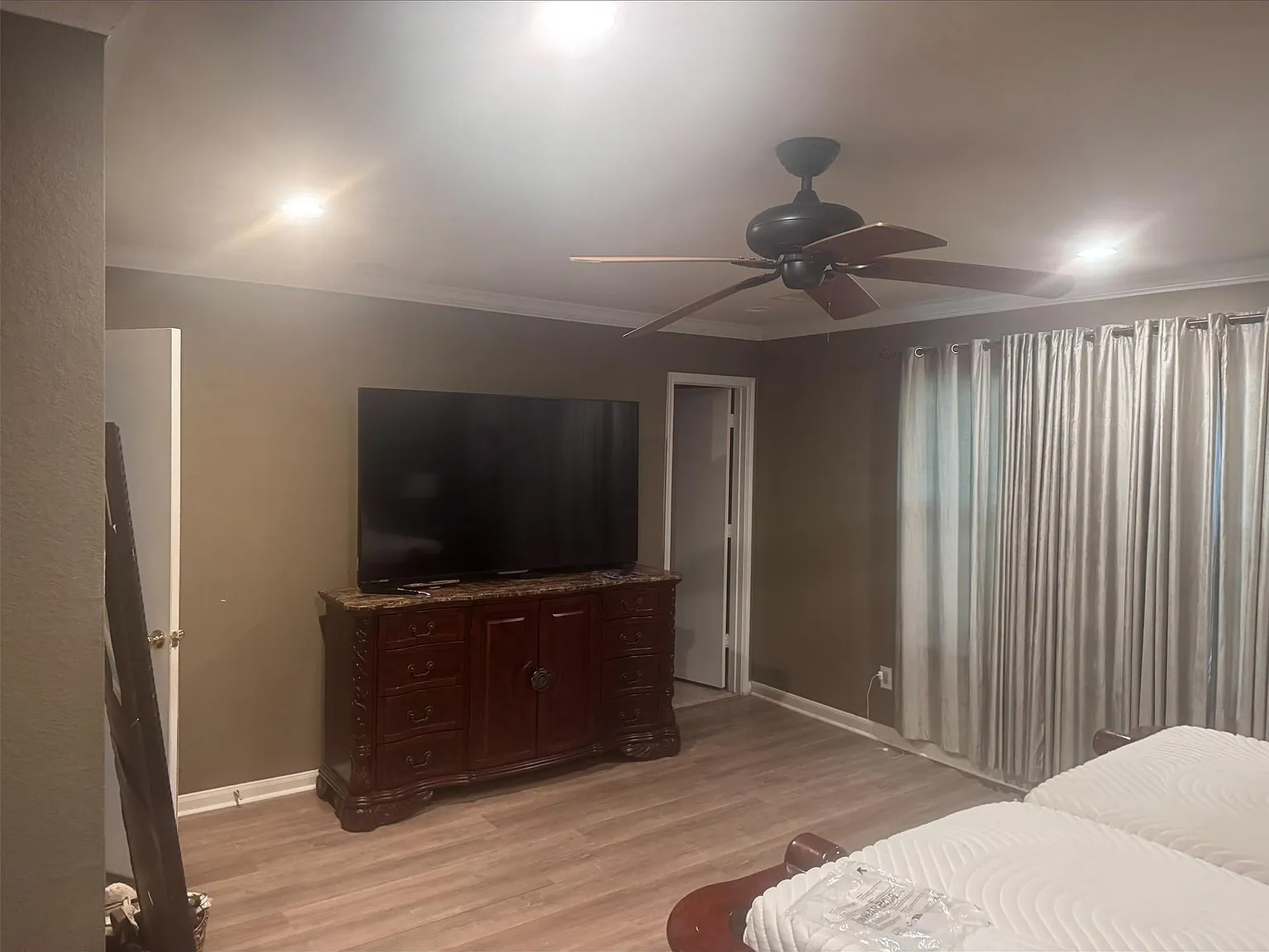 3 bed, 2.5 bath, 2235 sqft, $2,200 — Photo 3