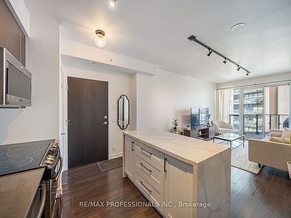 3rd image of 10 Park Lawn Rd #1705