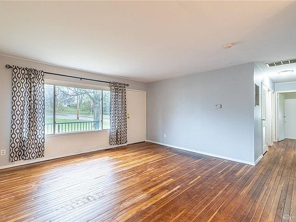 3rd image of 845 Richard St