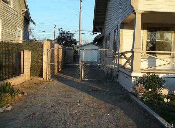 2nd image of 1080 N Park Ave