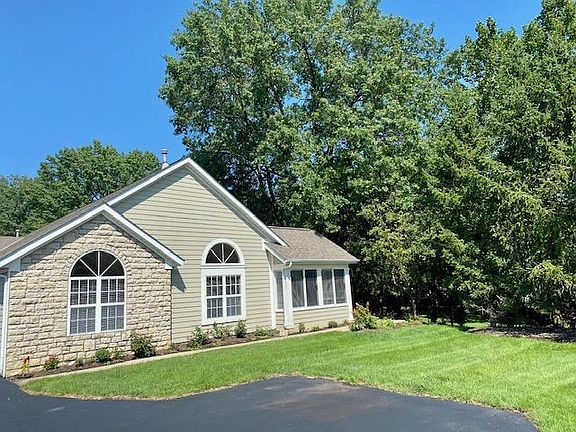 3rd image of 825 Windward Ln