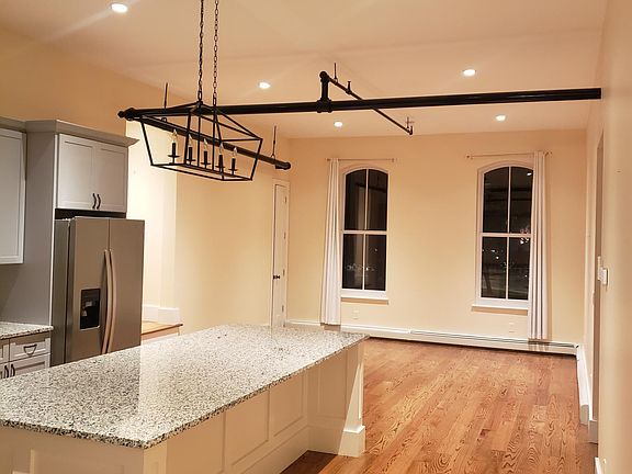 2nd image of 282 Glen St