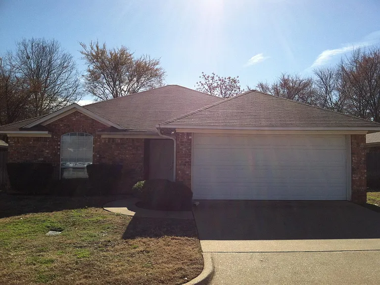 508 Cottage Ln — Photo 9