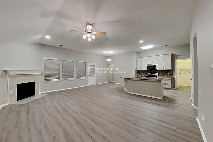 3 bed, 2.0 bath, 1778 sqft, $2,150 — Photo 3