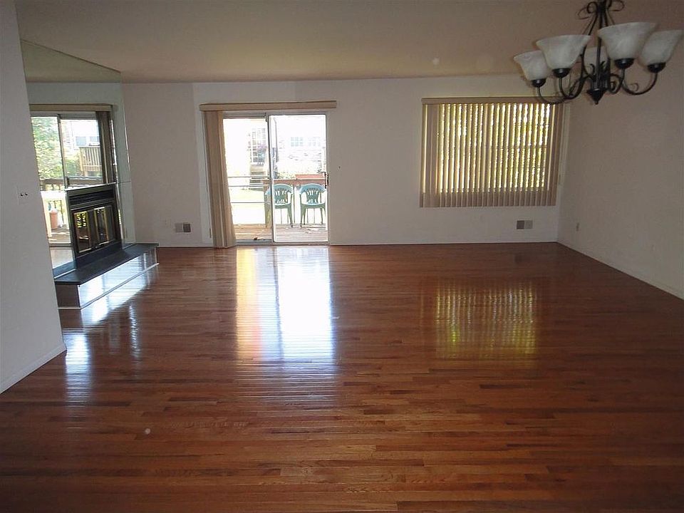 1st image of 572 Lenape Ct