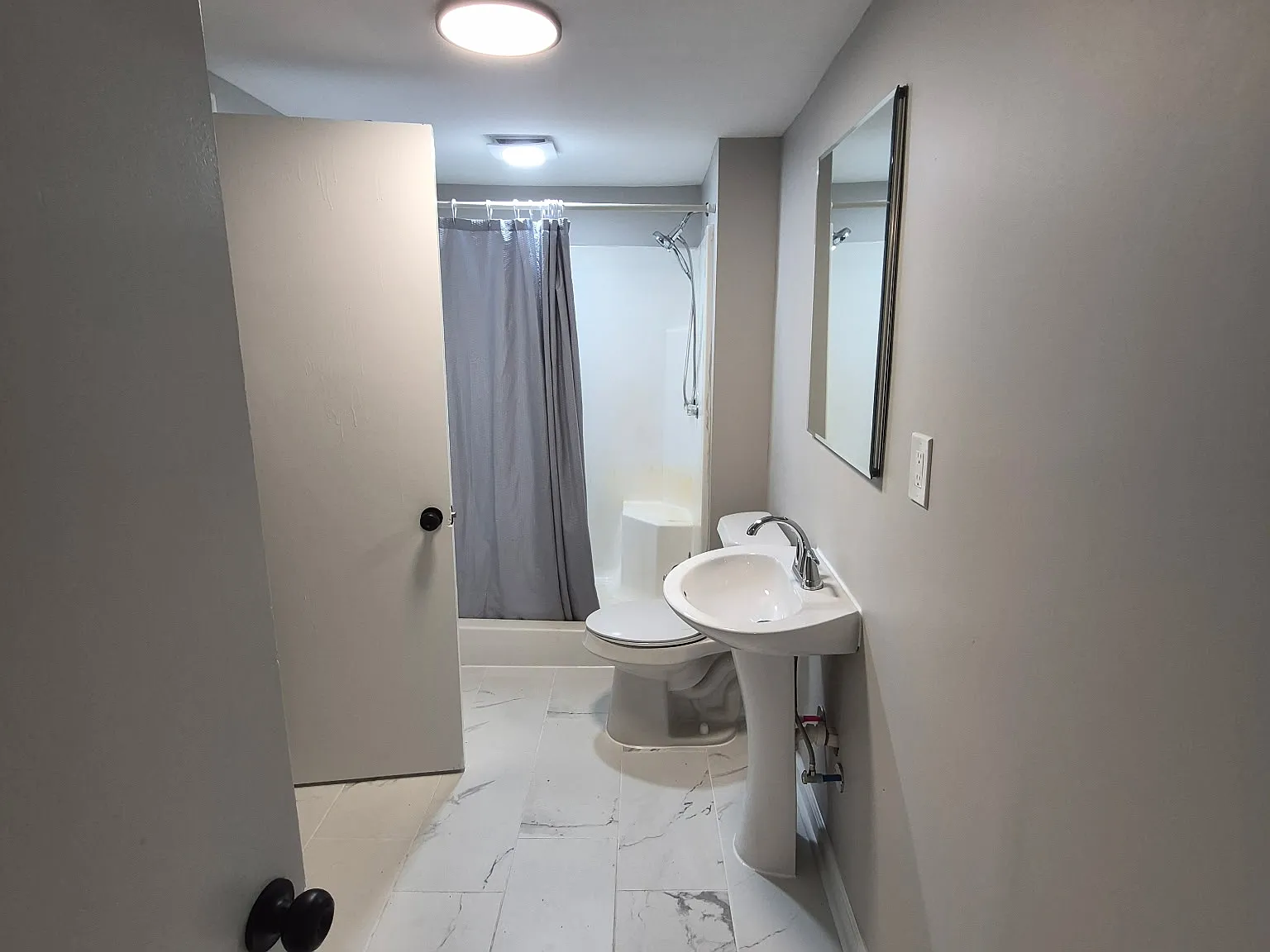 3 bed, 1200 sqft, $2,000 — Photo 2