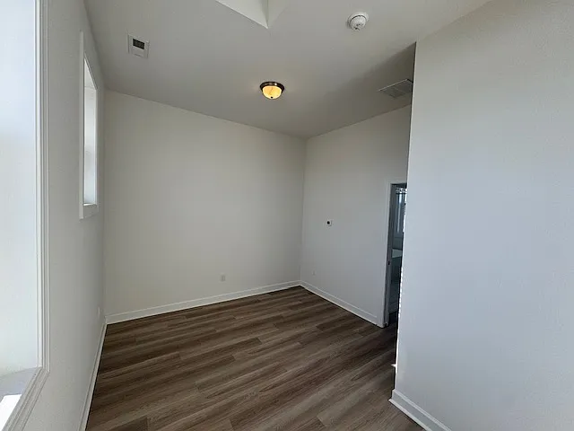909 Baltic Ave #1 — Photo 4