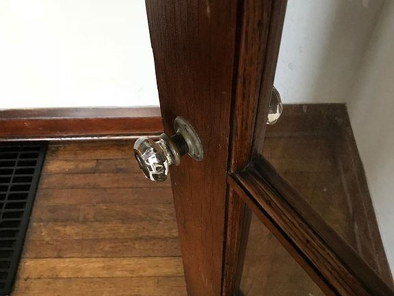 4th image of 284 E Markison Ave