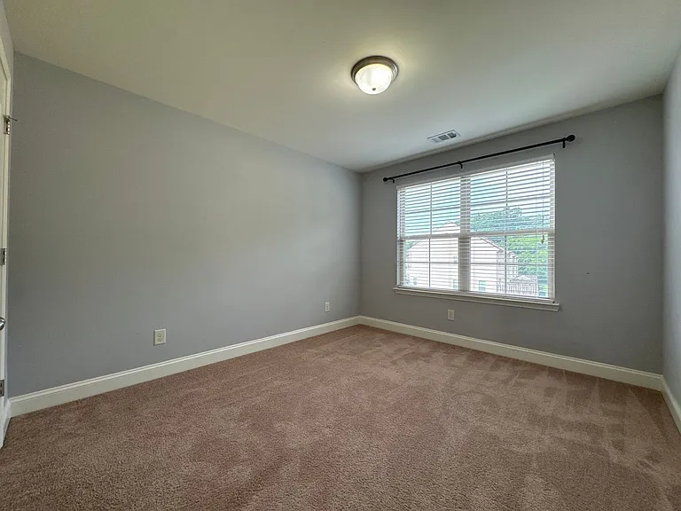 1034 Chatsworth Dr — Photo 17