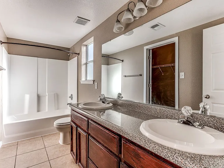 3289 Emerald Point Dr — Photo 24