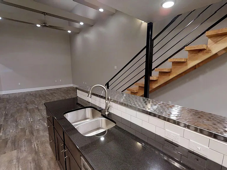 204 W 1st St — Photo 30