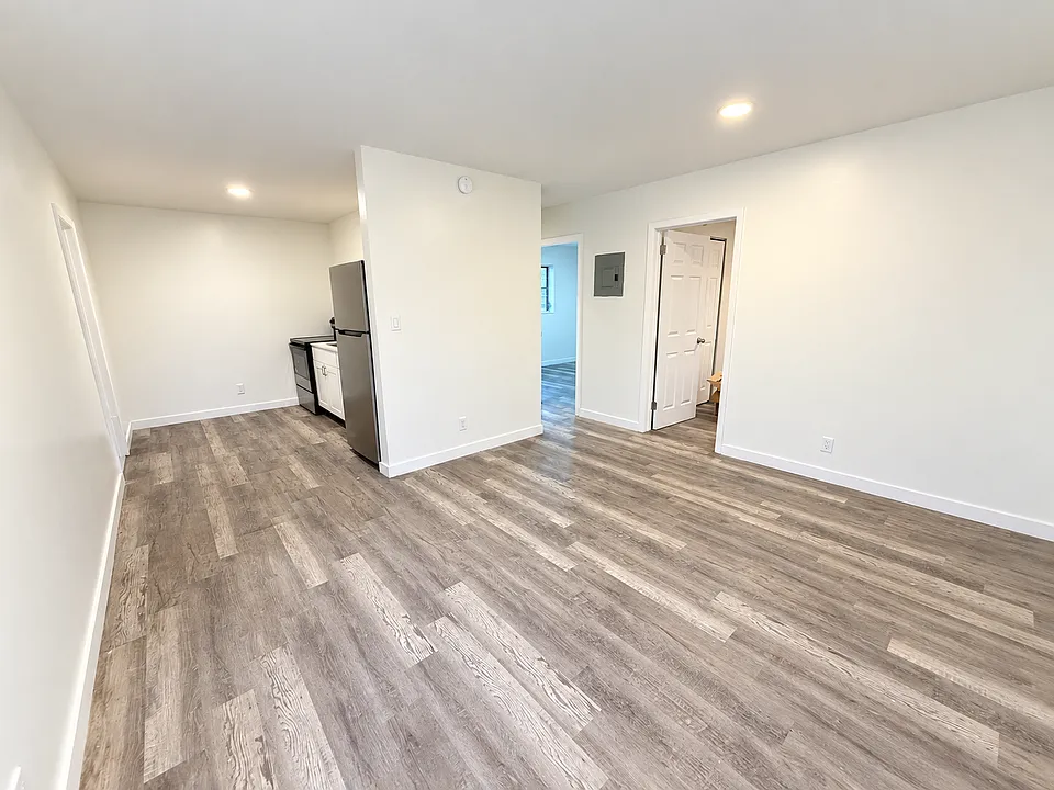 842 NW 8th St #4