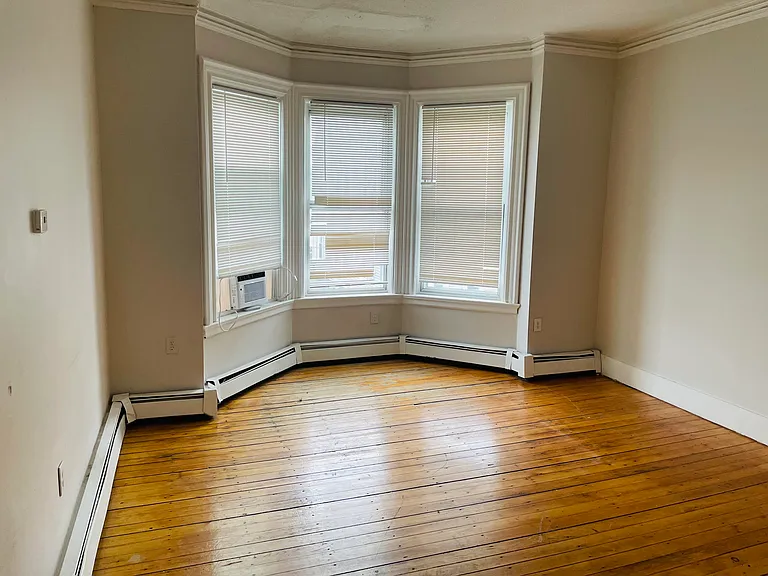 16 Cromwell St #4 — Photo 4
