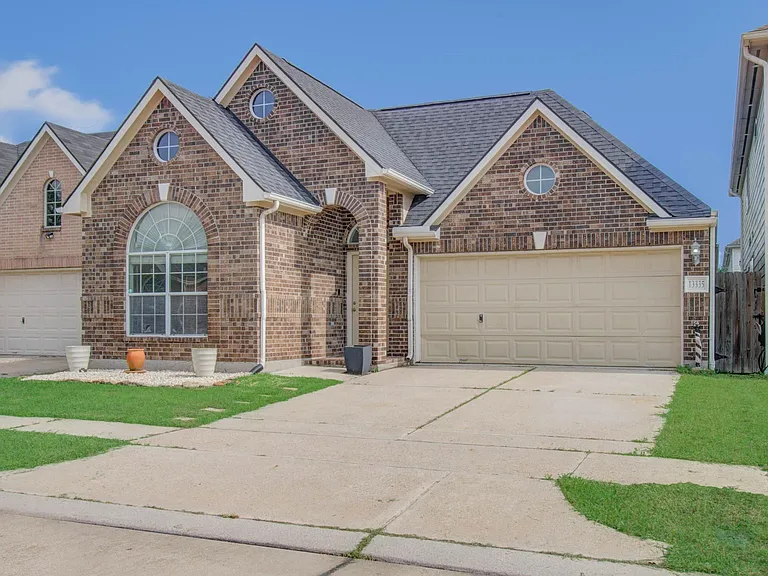 13335 Gardnerville St — Photo 2