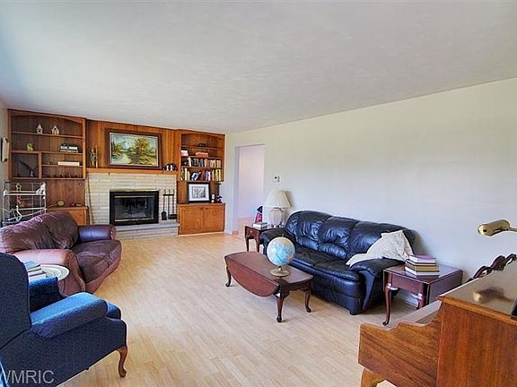 2nd image of 44 W 38th St