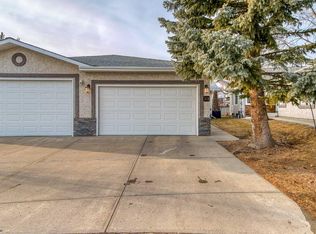 301 SE Arbour Cliff Close NW, Calgary, AB T3G3W8