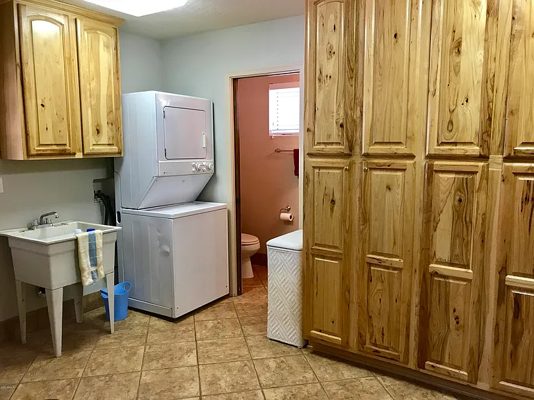 185 E Cercado Ln — Photo 32