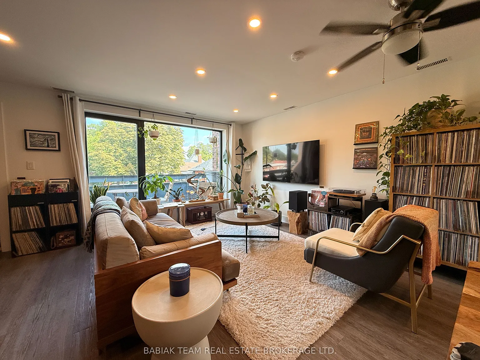 2 bed, $3,000 — Photo 1
