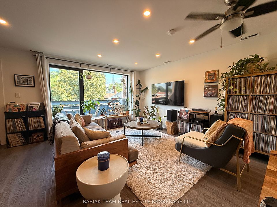 1st image of 542A Annette St #3