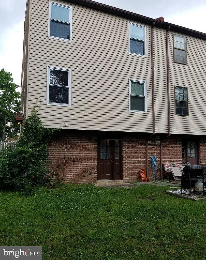 2 bed, 1800 sqft, $1,800 — Photo 4