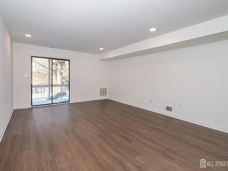 801 Woodbridge Commons Way — Photo 8
