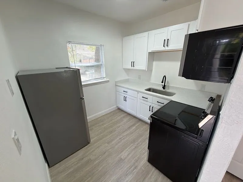 2 bed, 1.0 bath, $1,440 — Photo 4