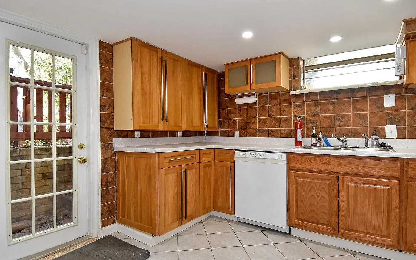 1 bed, 1.0 bath, 992 sqft, $2,100 — Photo 3