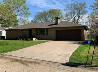 328 Avondale Dr, East Peoria, IL 61611