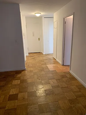 Rented by Carlyle Property Management | media 11