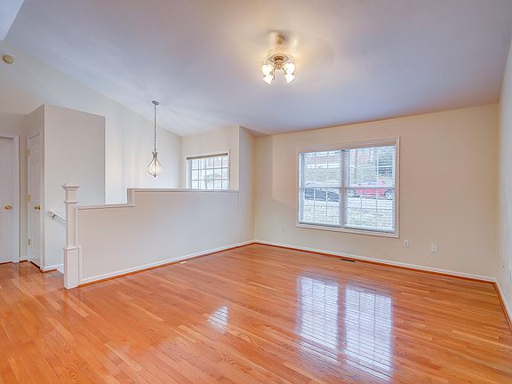 4th image of 4822 Autumn Ln NW