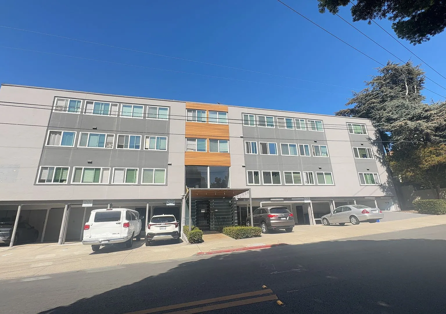 406 Van Buren Ave — Photo 1