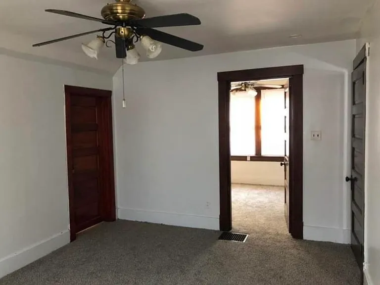 909 Oakland Ave — Photo 8