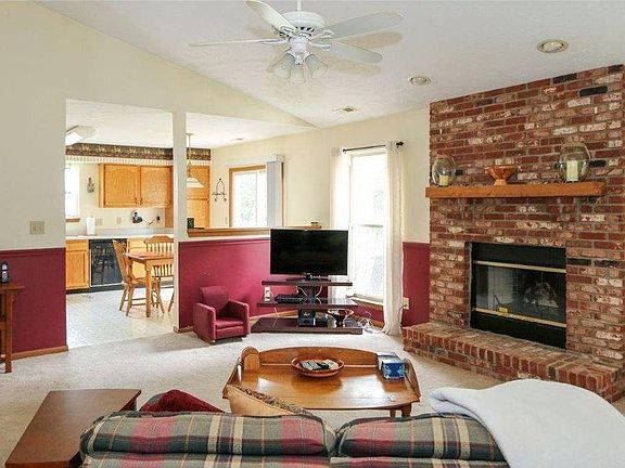 3rd image of 2912 Bowfield Way
