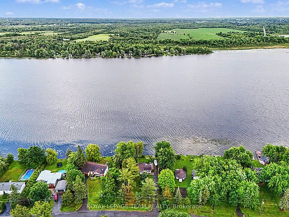 4th image of 2466 Fairmile Rd N