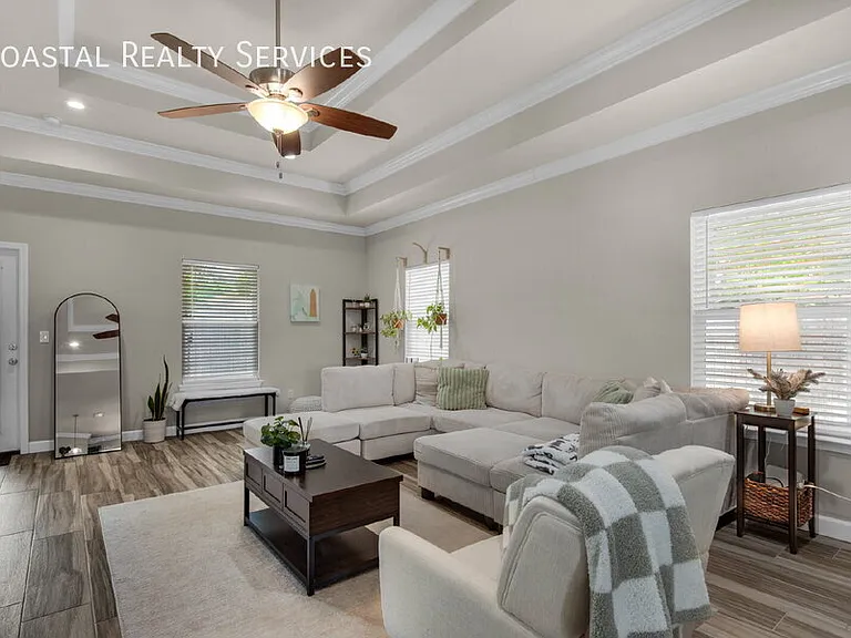 66 Brenda Ln — Photo 6