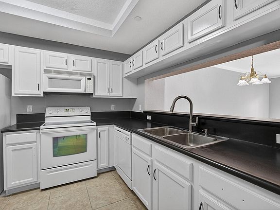 4th image of 4723 Lucerne Lakes Boulevard E #612